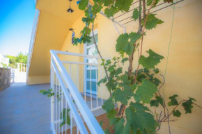  Apartments Nada  Примоштен